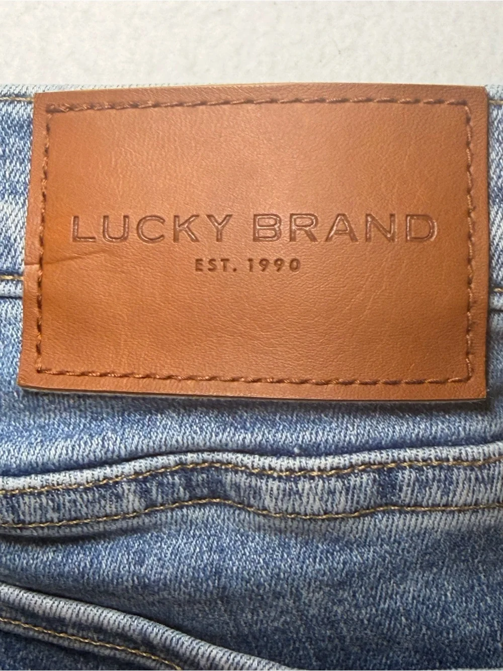 Lucky Brand Straight Leg Jeans in Washed Blue size 12